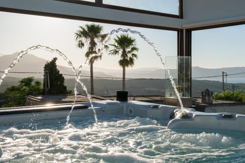 Day, Natural landscape, Summer, Hot Tub, Spa and wellness centre/facilities, Mountain view