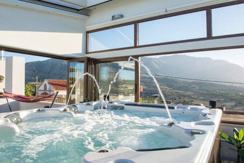 Day, Natural landscape, Summer, Hot Tub, Spa and wellness centre/facilities, On site, Mountain view, Swimming pool