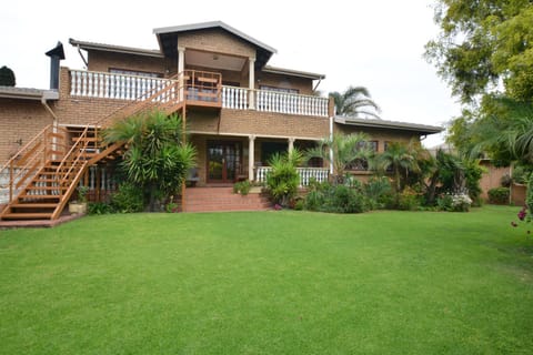 Property building, Facade/entrance, Garden