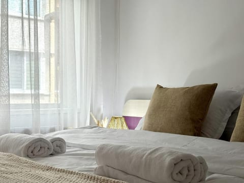 Bed, Photo of the whole room, Bedroom, towels
