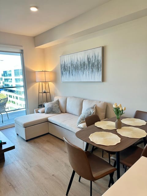 Living room, Photo of the whole room, Seating area, Dining area