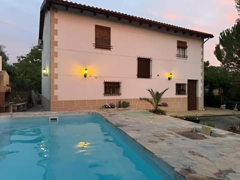 Property building, Day, Pool view, Swimming pool
