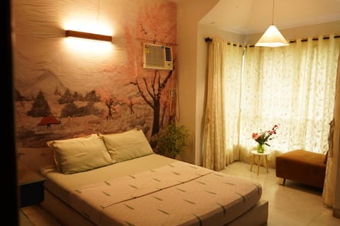 Bed, Photo of the whole room, Decorative detail, Bedroom, air conditioner