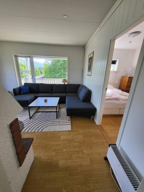 Living room, Photo of the whole room