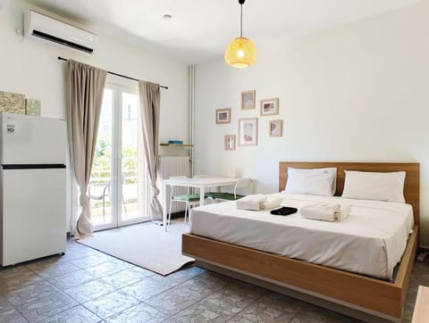 Bed, Living room, Photo of the whole room