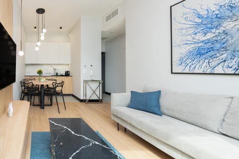 TV and multimedia, Living room, Seating area, Dining area, kitchen