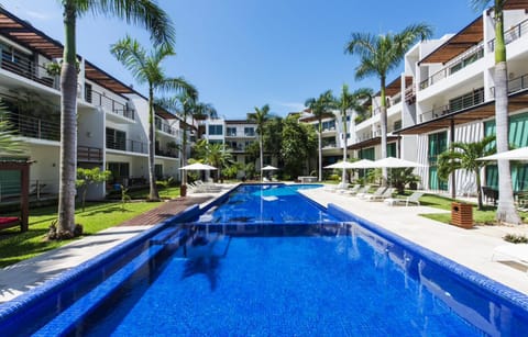 Swimming pool, Swimming pool