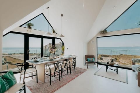 Patio, Day, Natural landscape, View (from property/room), Balcony/Terrace, Living room, Seating area, Dining area, Beach, Sea view