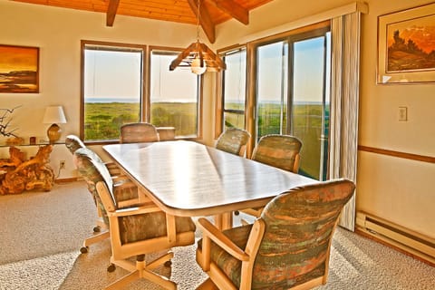 Haven Hideaway - Ocean Views from Every Room House in Copalis Beach