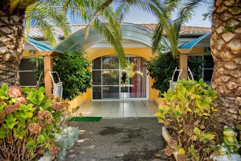 Facade/entrance, Balcony/Terrace