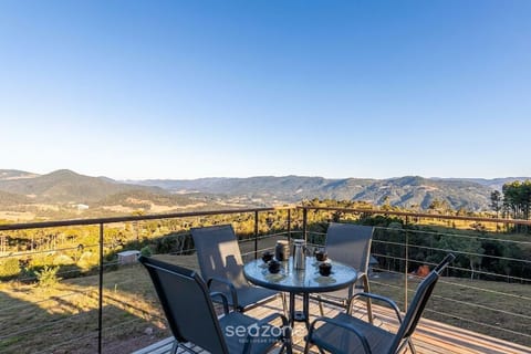 Balcony/Terrace, Dining area, Mountain view
