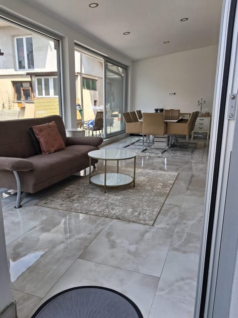 Patio, Balcony/Terrace