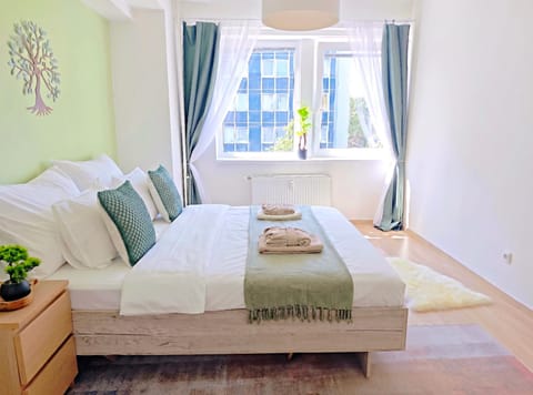Bed, Photo of the whole room, Bedroom, towels