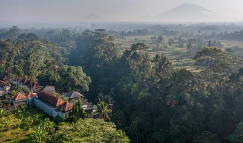 Nearby landmark, Natural landscape