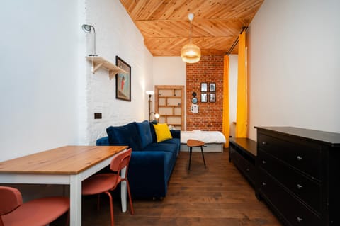 Bed, Living room, Photo of the whole room, Seating area, Dining area