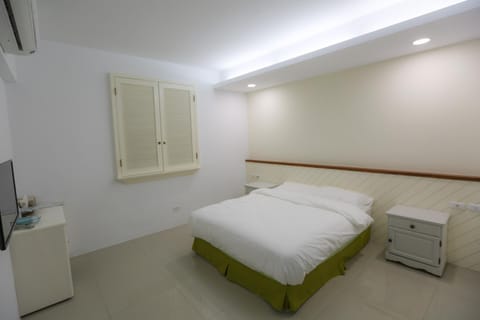 Photo of the whole room, Decorative detail