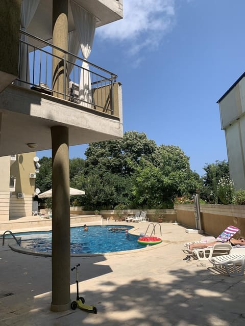 Swimming pool, Swimming pool