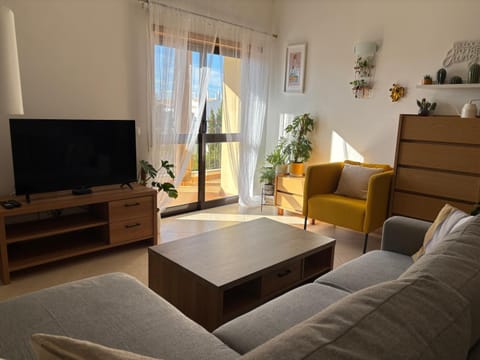 TV and multimedia, Living room, Seating area, Evening entertainment