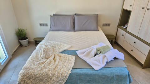Bed, Photo of the whole room, Bedroom, towels, wardrobe
