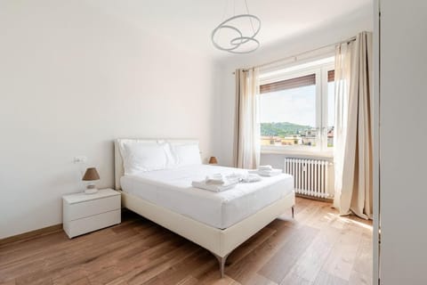 Bed, Photo of the whole room, Bedroom, internet