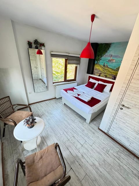 Bed, Living room, Photo of the whole room, Seating area, Dining area, Bedroom
