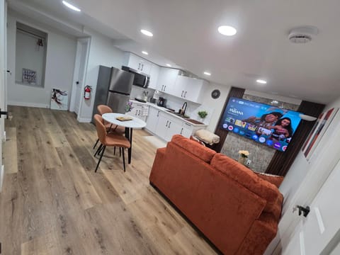 TV and multimedia, Kitchen or kitchenette, Living room, Dining area