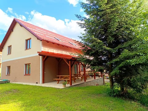 Property building, Garden, Balcony/Terrace