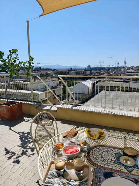View (from property/room), Balcony/Terrace, City view, Landmark view, Mountain view