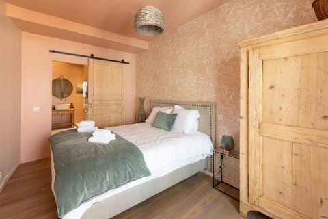 Bathroom, Bedroom