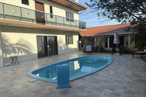 Property building, Patio, Day, Pool view, Swimming pool, Swimming pool, sunbed