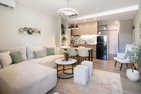 Kitchen or kitchenette, Living room, Seating area, Dining area, minibar, oven, pet friendly, stove