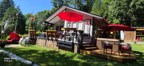 Property building, Patio, Communal lounge/ TV room, Spring, Day, Garden, Evening entertainment, Garden view