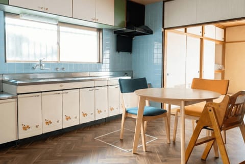 Kitchen or kitchenette, Dining area, stove