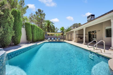 Pool view, Swimming pool, sunbed