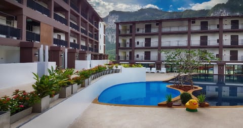 Property building, Day, Mountain view, Pool view, Swimming pool