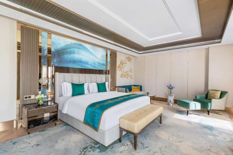 Bed, TV and multimedia, Living room, Photo of the whole room, Seating area, Bedroom
