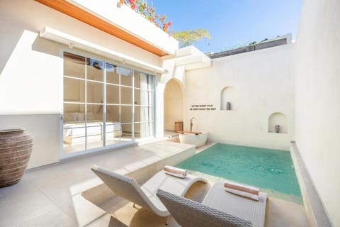 Swimming pool, Swimming pool