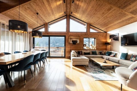 TV and multimedia, Living room, Dining area, Mountain view