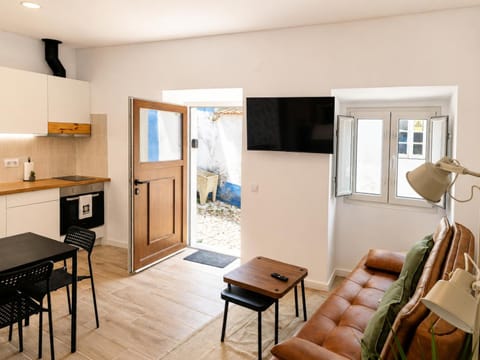 TV and multimedia, Living room, Seating area, Dining area
