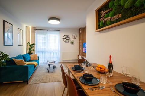 TV and multimedia, Living room, Dining area, Lunch