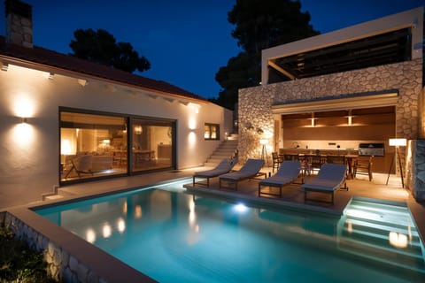Night, BBQ facilities, Swimming pool