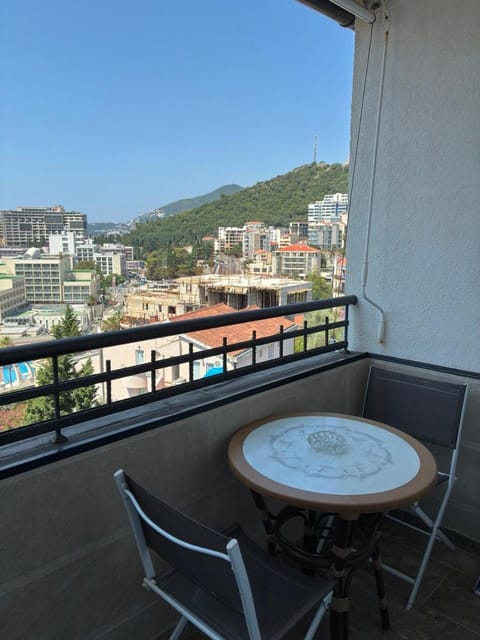 View (from property/room), Balcony/Terrace, City view