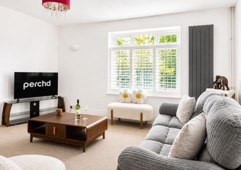 Communal lounge/ TV room, TV and multimedia, Living room, Seating area, Evening entertainment