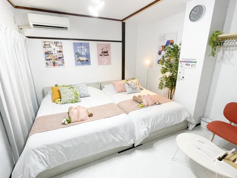 Bed, Photo of the whole room, Bedroom, air conditioner