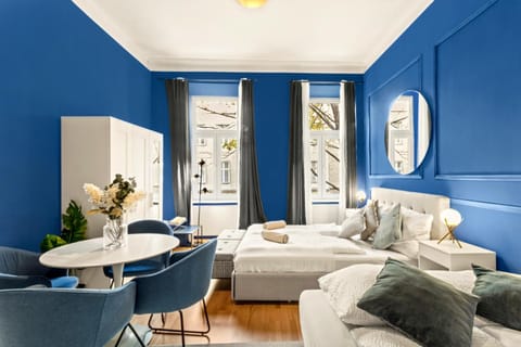Bed, Seating area, Bedroom