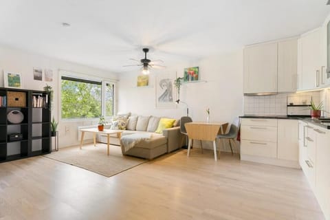 Kitchen or kitchenette, Seating area