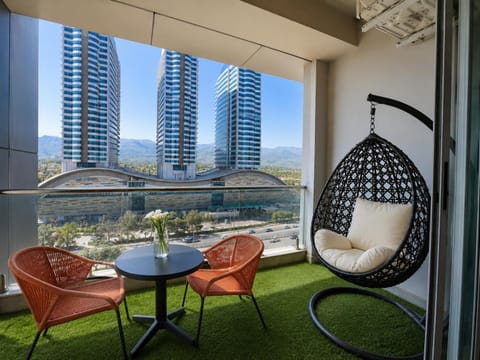 Patio, Day, View (from property/room), Balcony/Terrace, Living room, Seating area, Dining area, City view