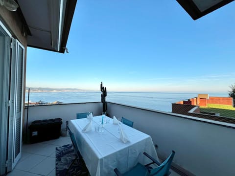 Day, Natural landscape, View (from property/room), Balcony/Terrace, Bedroom, Sea view