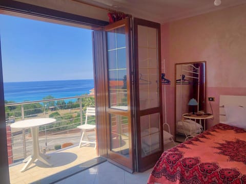Bed, View (from property/room), Balcony/Terrace, Bedroom, Sea view