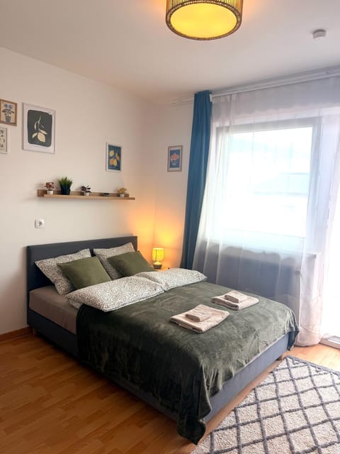 Bed, Living room, Photo of the whole room, Seating area, Bedroom